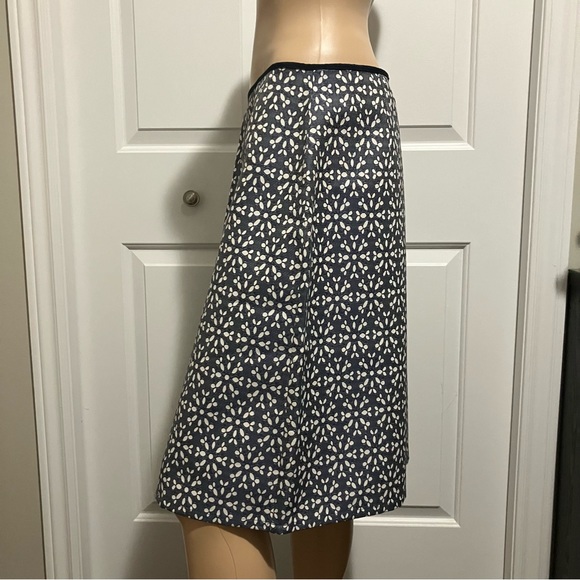 Tribal | Blue & White midi skirt - Picture 2 of 9